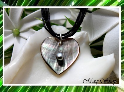 Archipels Collection Collier Coeur Nacre H2.5cm & Perle Keishi de Tahiti MAG.SHOP