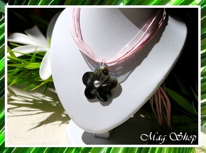 Archipels Collection Collier Miti Fleur Hibiscus Nacre 2.5cm & Perle Keishi de Tahiti MAG.SHOP