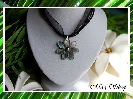 Archipels Collection Collier Miti Fleur de Tiaré 2.5cm Nacre & Perle Keishi de Tahiti MAG.SHOP