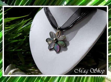 Archipels Collection Collier Miti Fleur de Tiaré 2.5cm Nacre & Perle Keishi de Tahiti MAG.SHOP