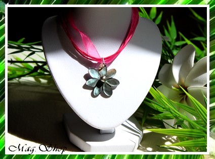 Archipels Collection - Collier Miti Fleur de Tiaré Nacre 2.5cm & Perle Keishi de Tahiti MAG.SHOP TAHITI