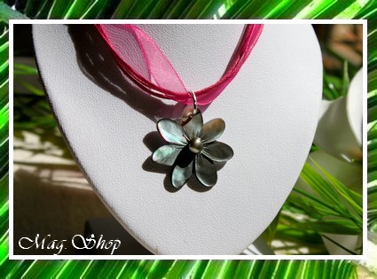 Archipels Collection - Collier Miti Fleur de Tiaré Nacre 2.5cm & Perle Keishi de Tahiti MAG.SHOP TAHITI