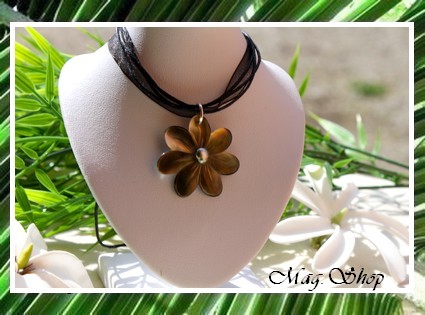 Archipels Collection  Collier Miti Fleur de Tiaré Nacre 3cm & Perle Keishi de Tahiti MAG.SHOP