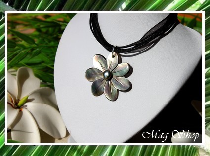 Archipels Collection  Collier Miti Fleur de Tiaré Nacre 3cm & Perle Keishi de Tahiti MAG.SHOP