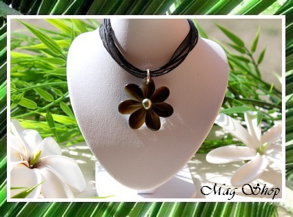 Archipels Collection  Collier Miti Fleur de Tiaré Nacre 3cm & Perle Keishi de Tahiti MAG.SHOP