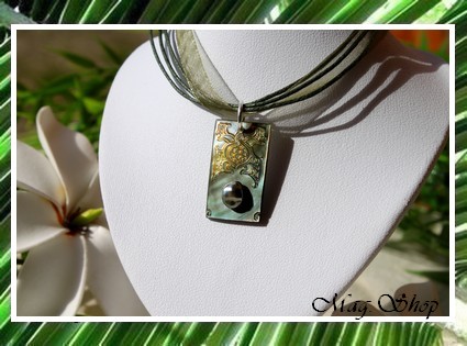 Archipels Collection  Collier Miti Moorea Tortue Nacre H 2.5cm & Perle Keishi de Tahiti MAG.SHOP