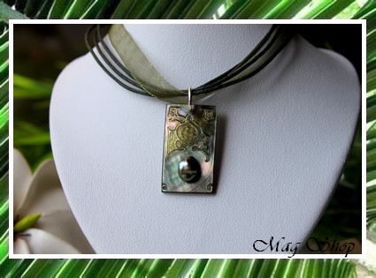 Archipels Collection  Collier Miti Moorea Tortue Nacre H 2.5cm & Perle Keishi de Tahiti MAG.SHOP