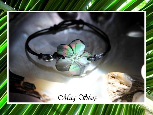 Bracelet des Marquises Fleur Hibiscus taille Médium Nacre & Keishi de Tahiti MAG.SHOP