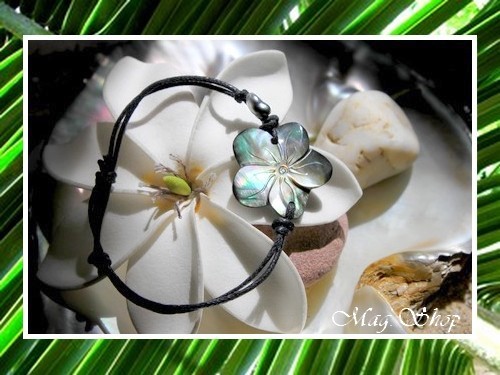 Bracelet des Marquises Fleur Hibiscus taille Médium Nacre & Keishi de Tahiti MAG.SHOP