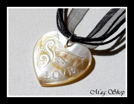 Coeurs de L`Océan Collection  Collier Miti  Coeur LOVE Nacre de Tahiti 3CM Reflets Clairs MAG.SHOP