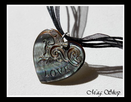 Coeurs de L`Océan Collection  Collier Miti  Coeur Vagues LOVE Nacre de Tahiti 3CM Reflets Foncés MAG.SHOP