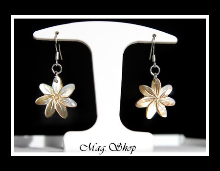 Fleurs Collection  Boucles d`Oreilles Tavana Fleurs de Tiaré 2cm Nacre de Tahiti Reflets Clairs-Ocres MAG.SHOP