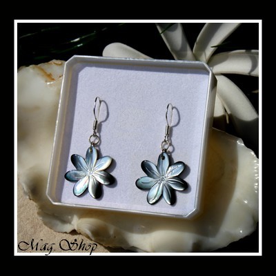 Fleurs Collection - Boucles d`Oreilles Tavana Fleurs de Tiaré Nacre de Tahiti 2cm MAG.SHOP