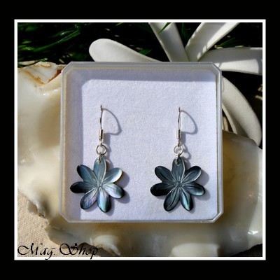 Fleurs Collection - Boucles d`Oreilles Tavana Fleurs de Tiaré Nacre de Tahiti 2cm MAG.SHOP