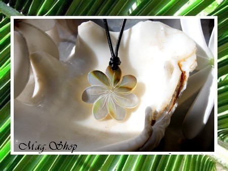 Fleurs Collection  Collier Temoe Fleur de Tiaré Nacre de Tahiti 3cm Reflets Mi-Teintes Clairs-Dorés MAG.SHOP