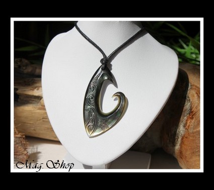 Hameçon Manui Marquisien Vagues Collier Nacre de Tahiti MAG.SHOP