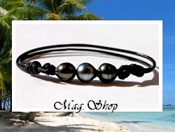 Bora-Bora Collection / Bracelet Surfeur Heiani 3 Perles Semi-Baroque de Tahiti 8.90mm/D/C+ / Taille Réglable Coton Noir (photos non contractuelles)