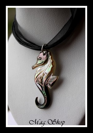 Hippocampe Marquisien Collier Nacre de Tahiti Modèle 10 MAG.SHOP