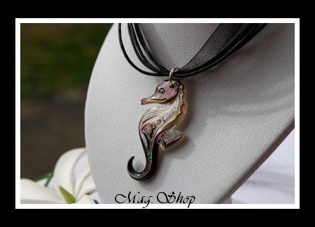 Hippocampe Marquisien Collier Nacre de Tahiti Modèle 10 MAG.SHOP