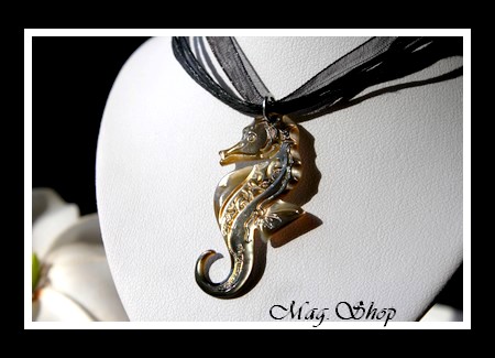 Hippocampe Marquisien Collier Nacre de Tahiti Modèle 8 MAG.SHOP