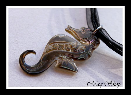 Hippocampe Marquisien Collier Nacre de Tahiti Modèle 8 MAG.SHOP