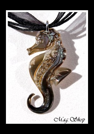 Hippocampe Marquisien Collier Nacre de Tahiti Modèle 8 MAG.SHOP