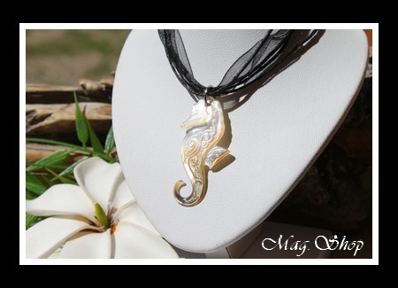 Hippocampe Vagues Collier Nacre de Tahiti Modèle 9 MAG.SHOP