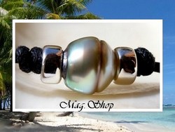 Bora-Bora Collection / Bracelet Surfeur Hitimai Perle Cerclée de Tahiti 9.25mm/B+ Reflets Champagnes / Intercalaires Argent 925 (0.42g) / Taille Réglable Coton Noir (photos contractuelles)