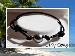 Bora-Bora Collection / Bracelet Surfeur Hitimai Perle Semi-Baroque de Tahiti 8.90mm/C Gris/Bleus Clairs / Intercalaires Argent 925 (0.20g) / Taille Réglable Coton Noir (photos non contractuelles)