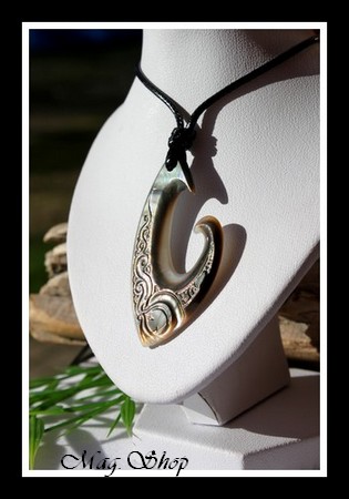 Manui Tiki Vagues Collier Hameçon Nacre de tahiti Modèle 2 MAG.SHOP