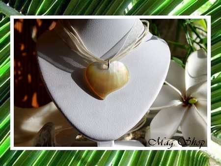 Marquises Collection  Collier Miti Coeur Nacre de Tahiti Diam 3cm Reflets Dorés Clairs MAG.SHOP