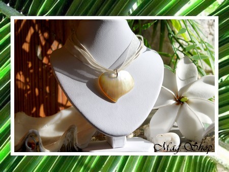 Marquises Collection  Collier Miti Coeur Nacre de Tahiti Diam 3cm Reflets Dorés Clairs MAG.SHOP