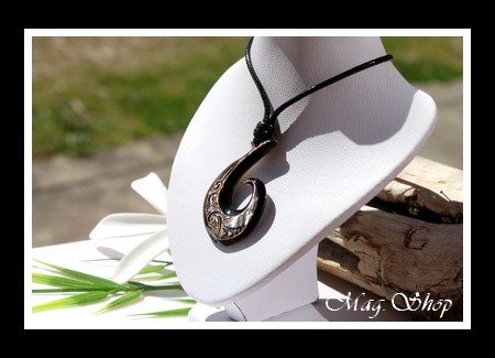 Mataura Vagues Collier Hameçon Nacre de Tahiti Modèle 2 MAG.SHOP