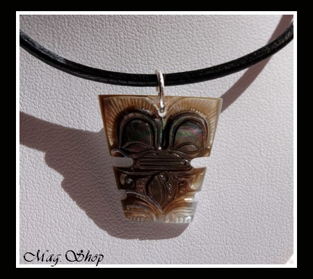 Moana Collection  Collier Tiki Titaua Marquisien Nacre de Tahiti 2.5cm Reflets Marrons MAG.SHOP