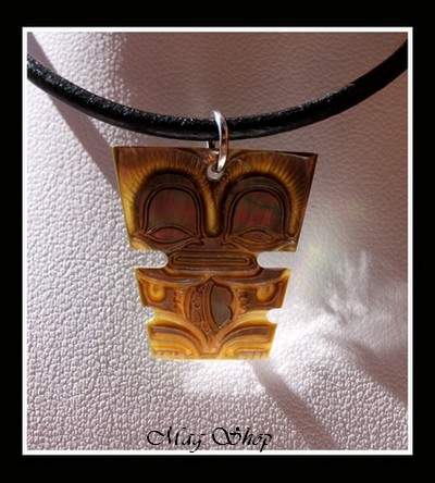 Moana Collection  Collier Tiki Titaua Marquisien Nacre de Tahiti 2.5cm Reflets Ocres MAG.SHOP