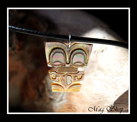 Moana Collection  Collier Tiki Titaua Marquisien Nacre de Tahiti 2.5cm Reflets Ocres MAG.SHOP