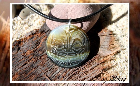 Moana Collection  Collier Tuamotu TIKI Nacre de Tahiti 3cm MAG.SHOP