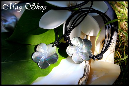 PARURE MARQUISIENNE FLEUR IBISCUS NACRE DE TAHITI REFLETS CLAIRS MAG.SHOP (4)