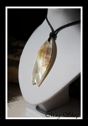 Planche de Surf Raie Marquisienne Collier Nacre de Tahiti H5cm Reflets Clairs-Marrons MAG.SHOP