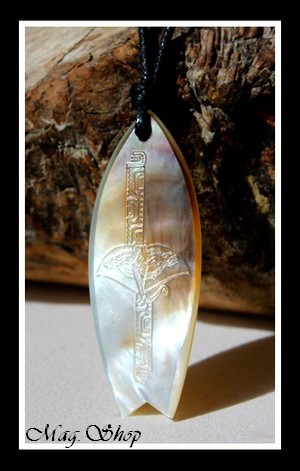 Planche de Surf Raie Marquisienne Collier Nacre de Tahiti H5cm Reflets Clairs-Marrons MAG.SHOP