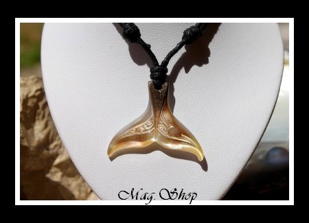 Queue de Baleine Marquisienne Collier Nacre de Tahiti 3cm Reflets Clairs Ocres MAG.SHOP