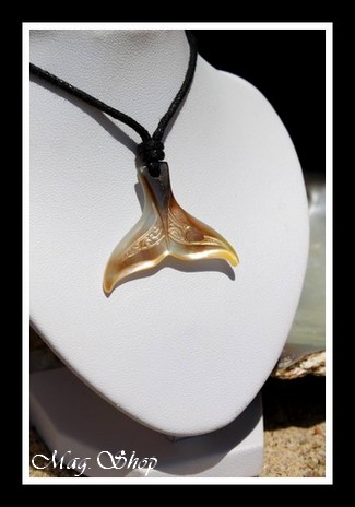 Queue de Baleine Marquisienne Collier Nacre de Tahiti 3cm Reflets Clairs Ocres MAG.SHOP