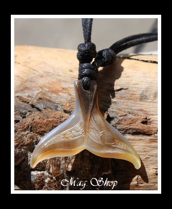 Queue de Baleine Marquisienne Collier Nacre de Tahiti 3cm Reflets Clairs Ocres MAG.SHOP