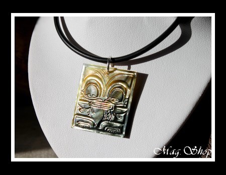 Rangiroa Tiki Marquisien Collier Nacre de Tahiti 3cm Reflets Ocres MAG.SHOP