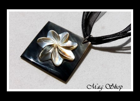 Tetiaora Fleur de Tiaré Collier Miti Nacre de Tahiti 4cm MAG.SHOP