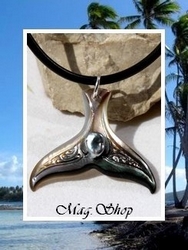 Archipels Moana Collection / Collier Queue de Baleine Tevairoa Marquisienne Nacre de Tahiti 3cm & Keishi Baroque de Tahiti Taille 7mm/A Gris / Cordon Noir (photos contractuelles)