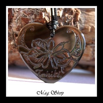 Vaihitia Collier Coeur Fleur de Tiaré Nacre de Tahiti gravé TAHITI Modèle 7 MAG.SHOP